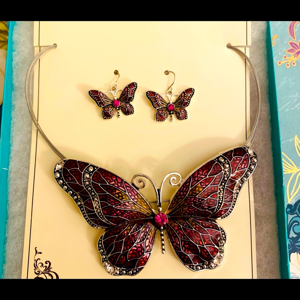 Women’s butterfly necklace 🦋